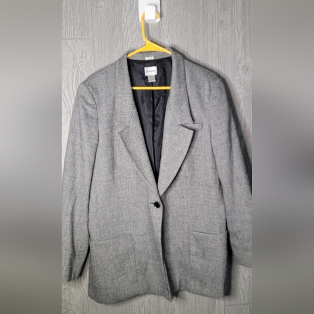 Chicos gray and white blazer size 2 wool,poly and spandez blend.